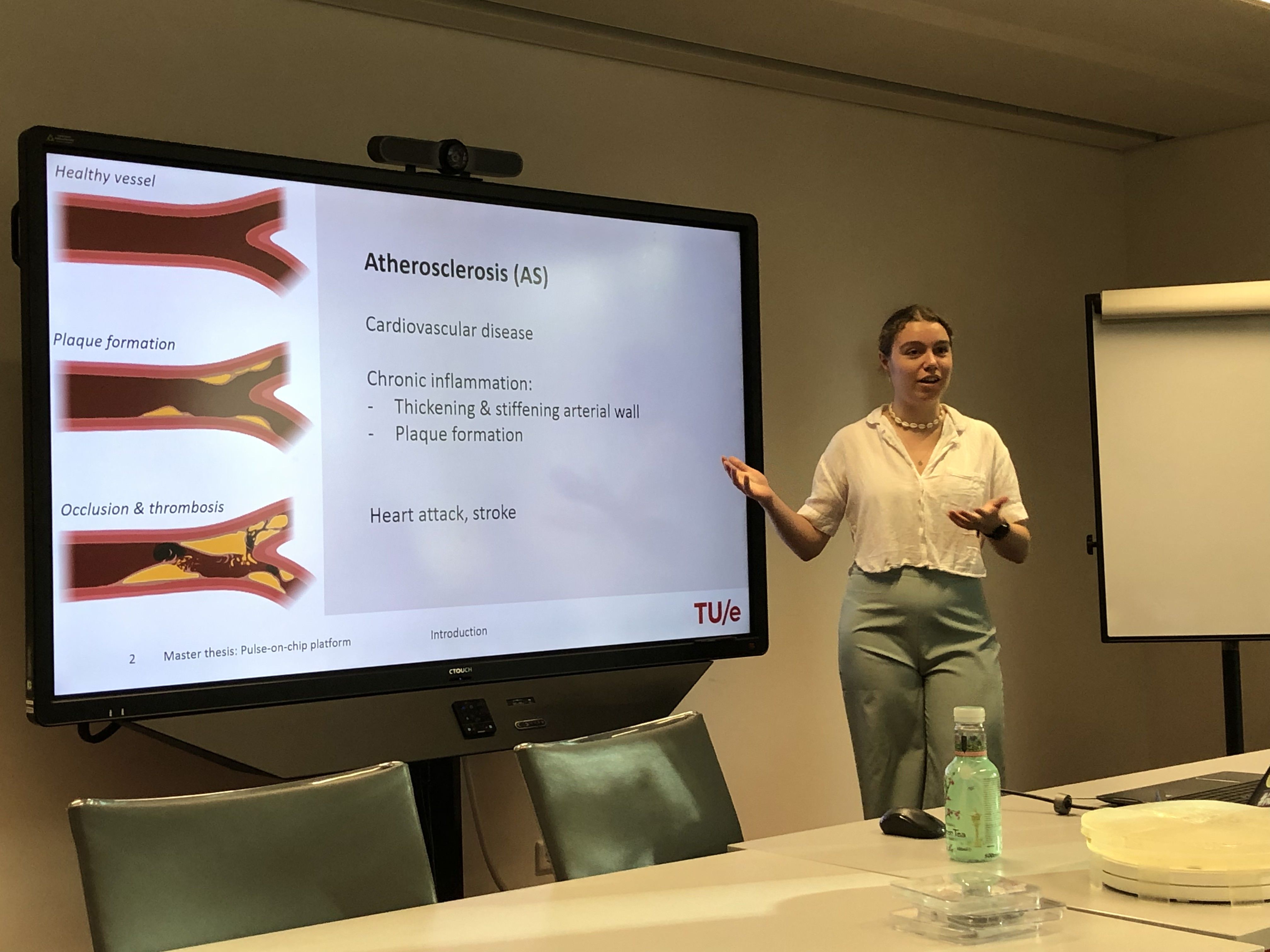 Esmee Meijerhof successfully defends her M.Sc. thesis.